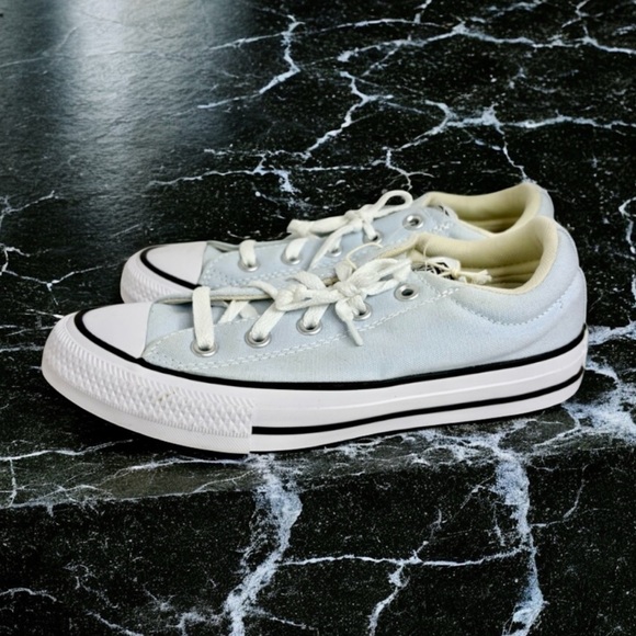 Chuck Taylor All Star kids Classic low top Converse in' Sky Blue size 4 - Picture 1 of 11